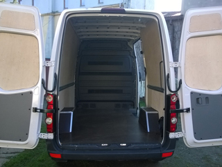 Podłoga, ściany, nadkola, drzwi